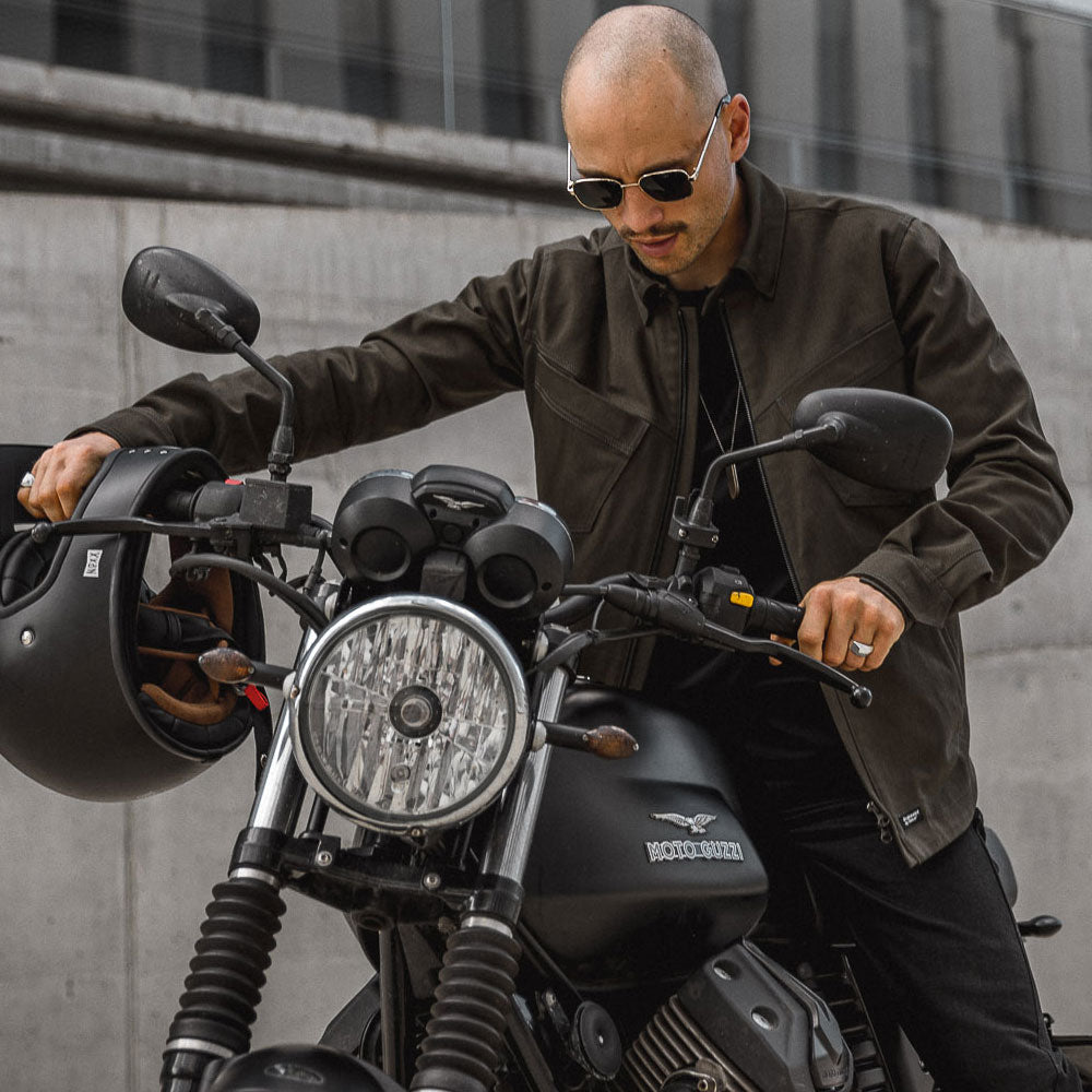 Pando Moto Motorcycle Jacket on a motorcycle rider